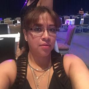 Meet your Posher, Myriam coral